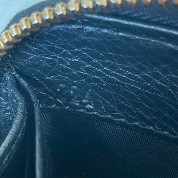 Authentic Prada Zippy Wallet - Picture 9 of 10